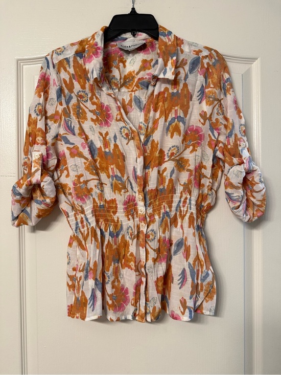 Alex & Parker Tops - Alex & Parker Petite XL Floral Smocked Waist Button Front Roll Tab Blouse